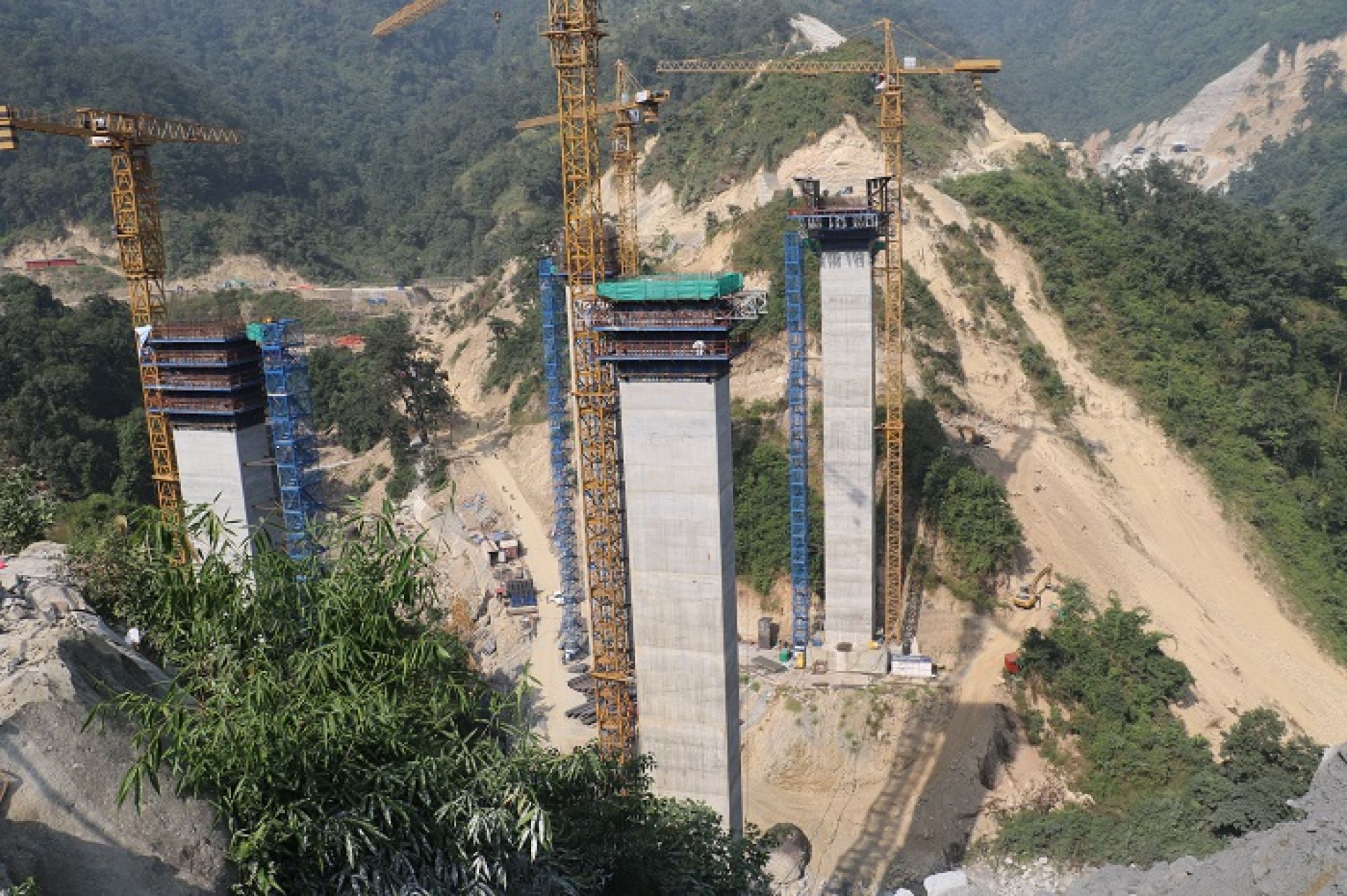 सडक पूर्वाधार विकासमा सेनाको सक्रियता, फास्ट ट्र्याकको निर्माण तीव्र गतिमा 